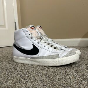 USED: NIKE BLAZER ‘77. White/Black - Size 12